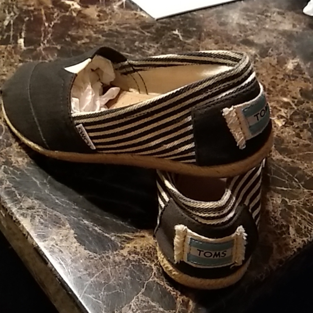 Sold. Black Toms - Picture 7 of 8